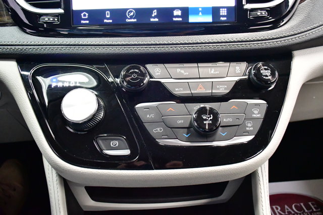 2023 Chrysler Pacifica Limited Image 35 of 36