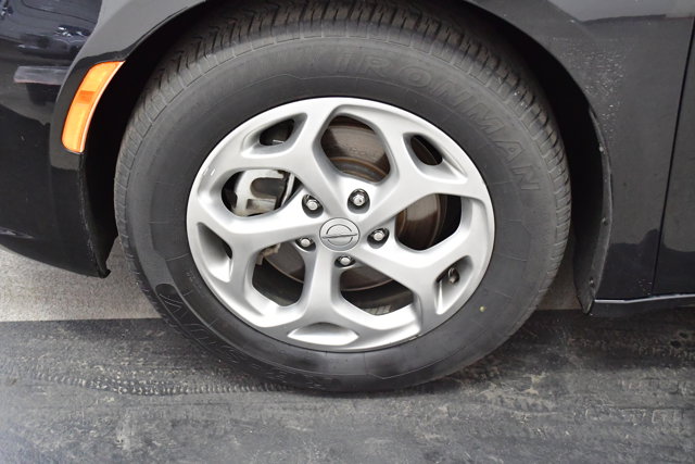 2023 Chrysler Pacifica Limited Image 10 of 36