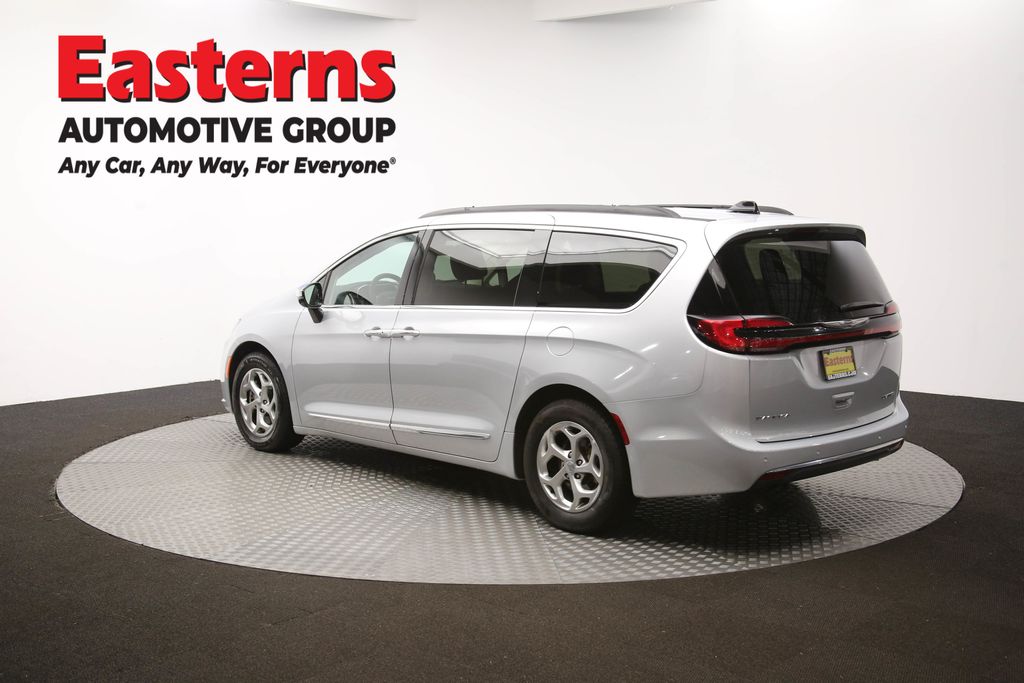 Vehicle image 32 of 66