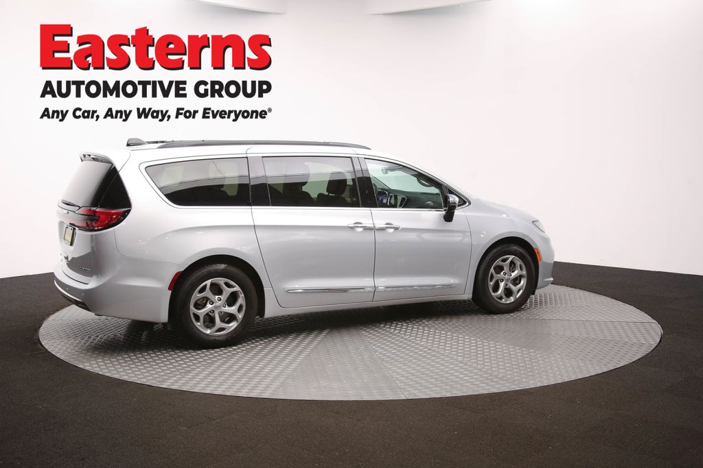 Vehicle image 21 of 66