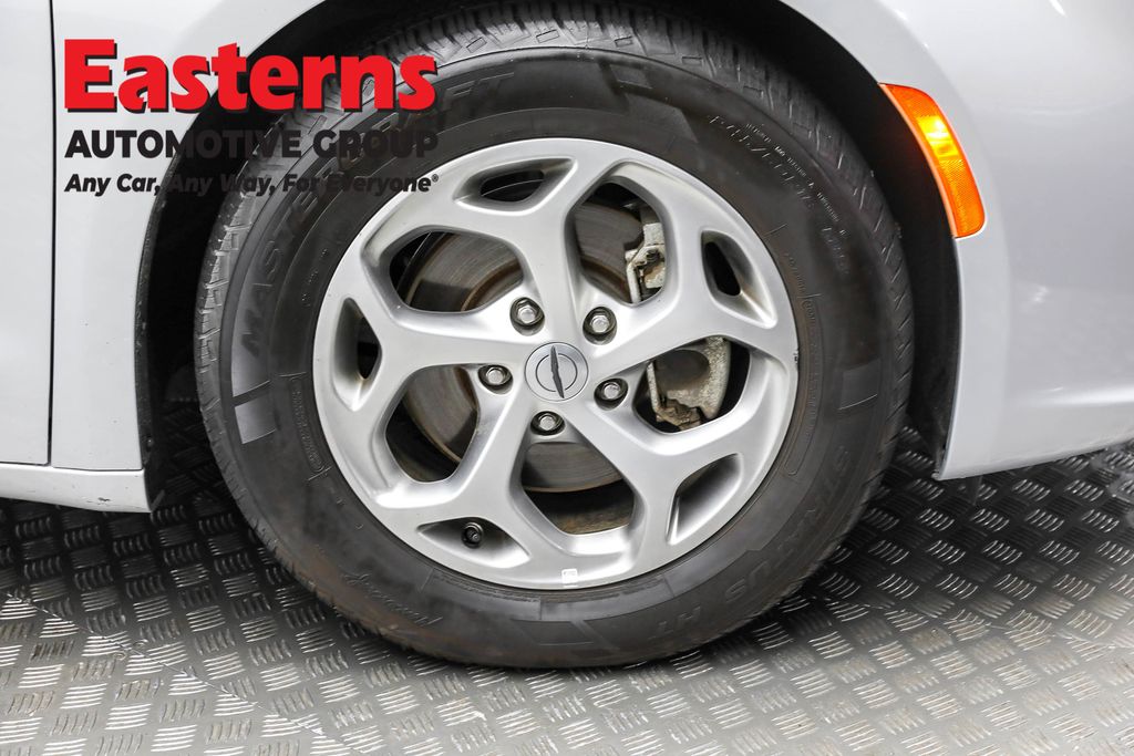 Vehicle image 40 of 66