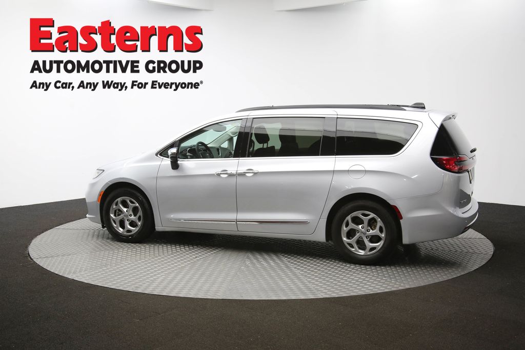 Vehicle image 33 of 66