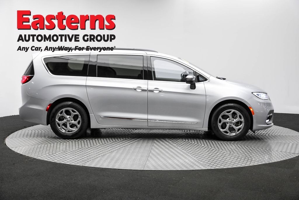 Vehicle image 18 of 66