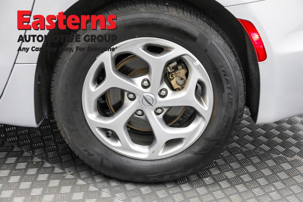 Vehicle image 41 of 66