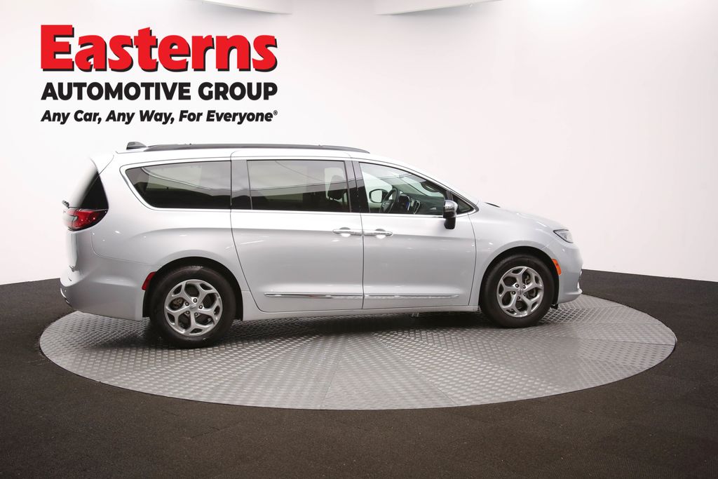 Vehicle image 20 of 66