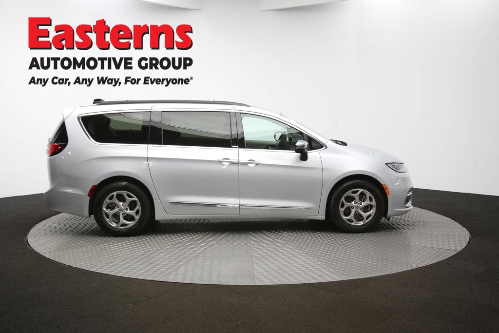 Vehicle image 17 of 66