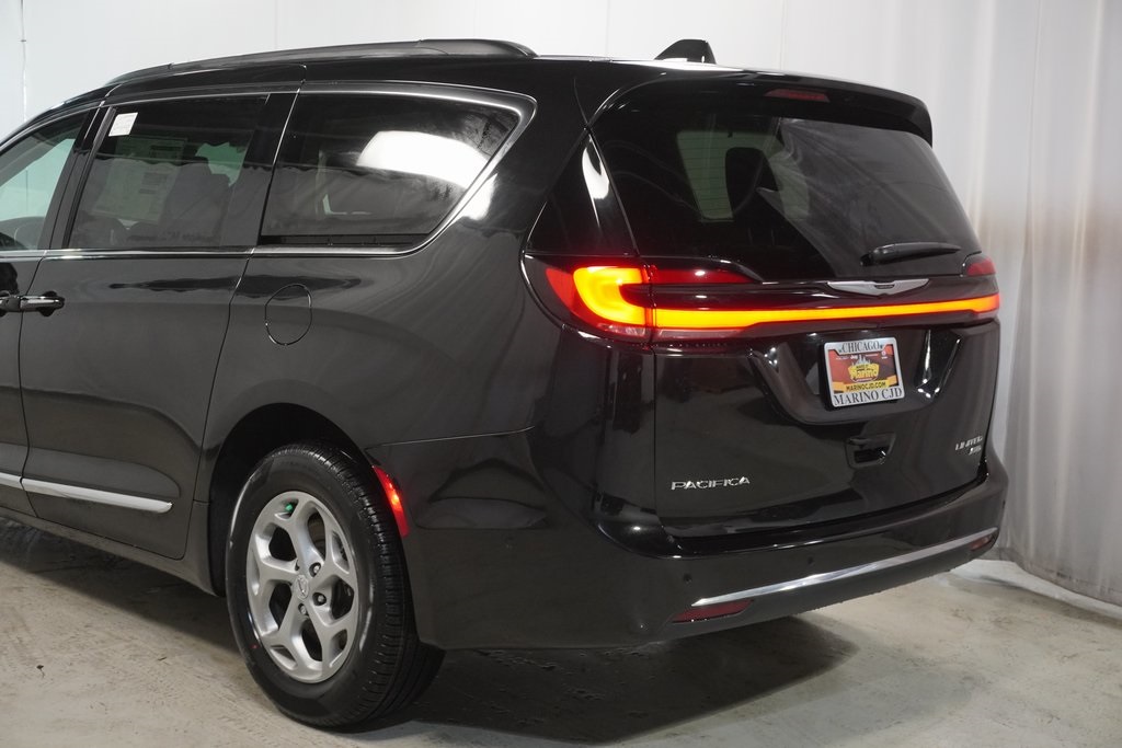 Vehicle image 10 of 40
