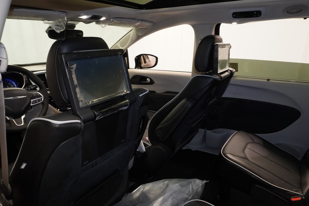 Vehicle image 19 of 40
