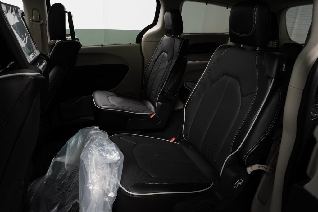 Vehicle image 17 of 40
