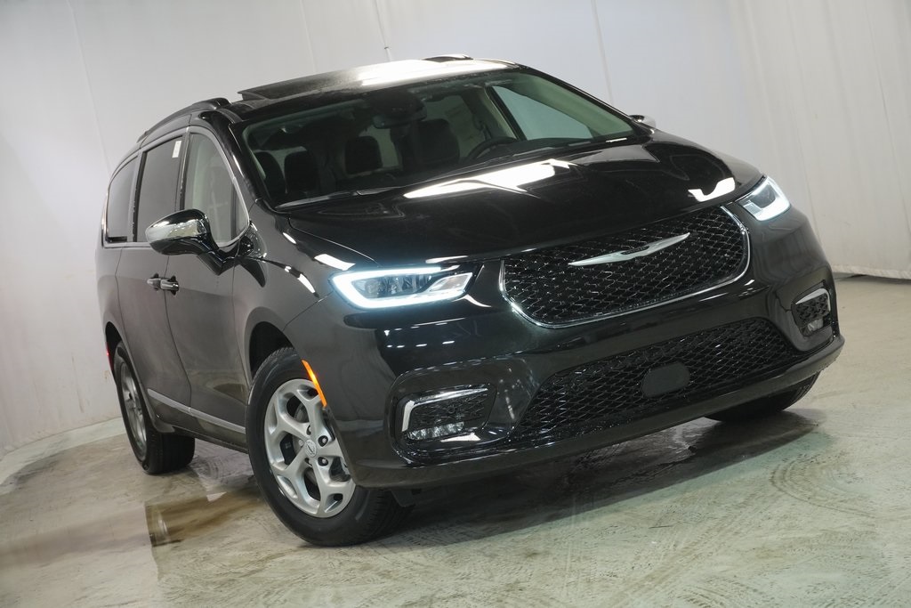 Vehicle image 8 of 40