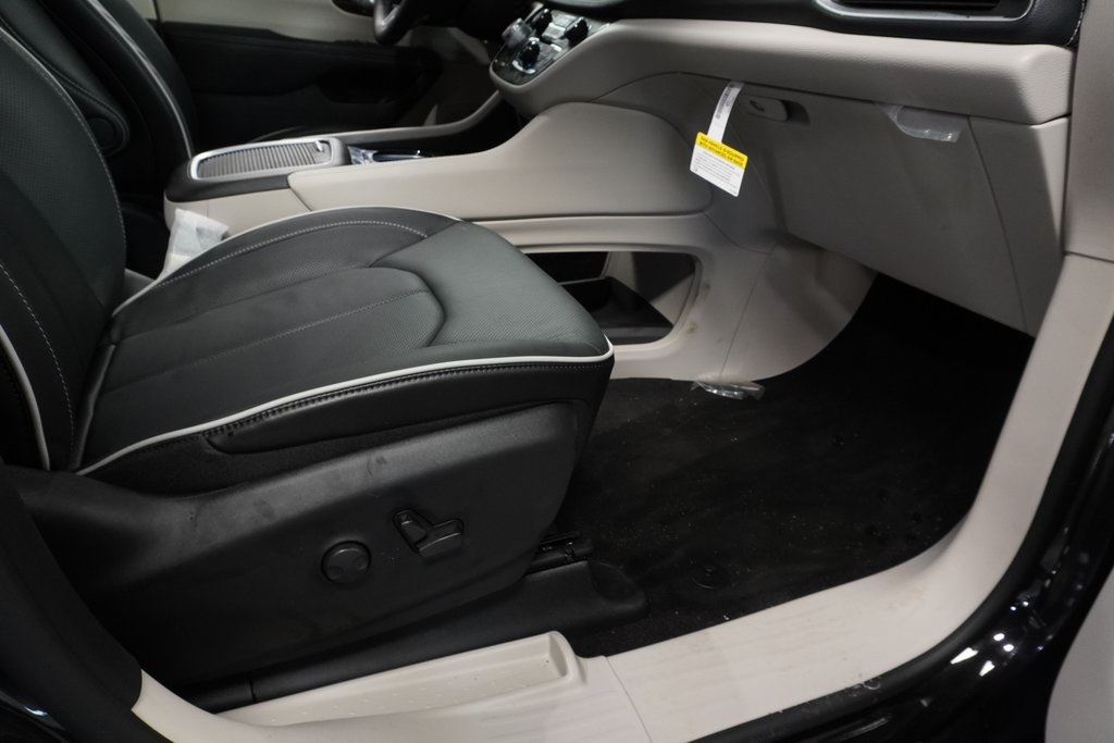 Vehicle image 36 of 40