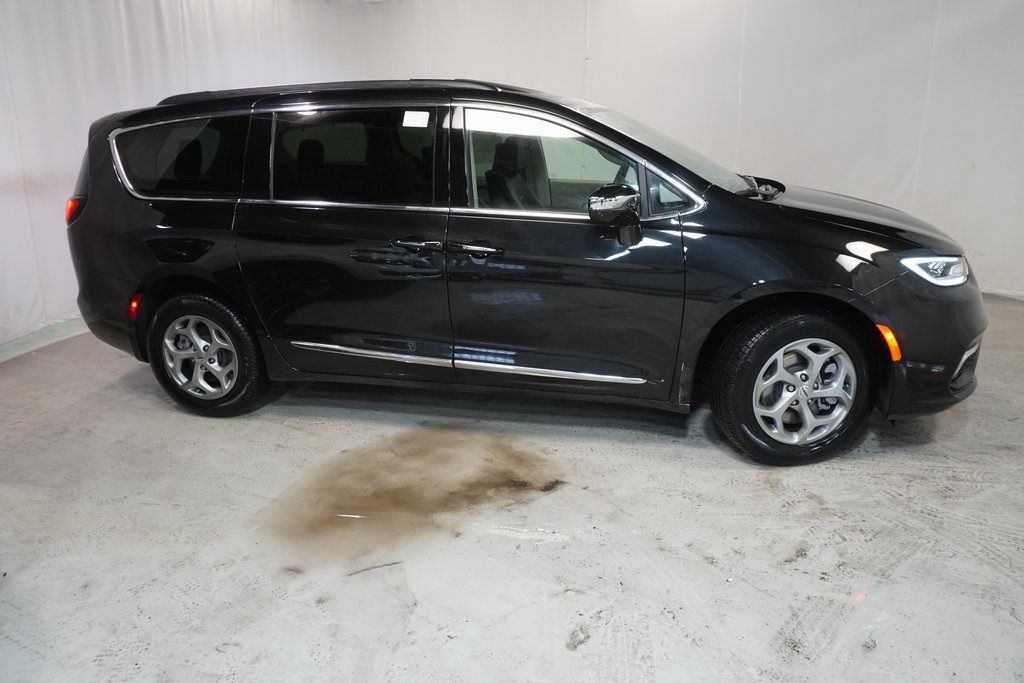 Vehicle image 4 of 40