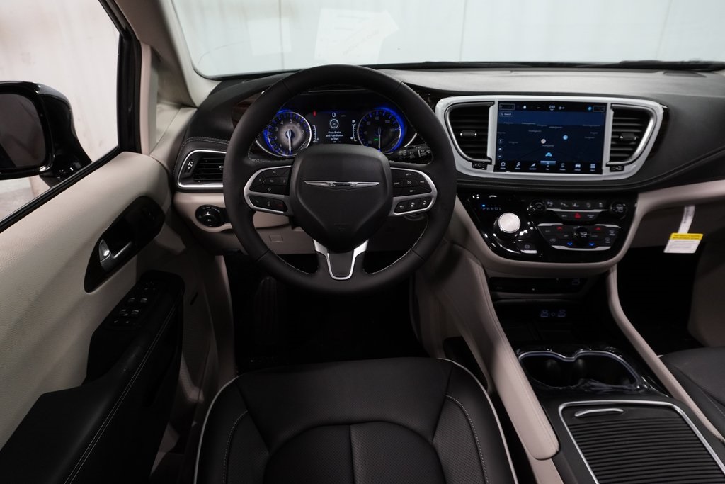 Vehicle image 21 of 40
