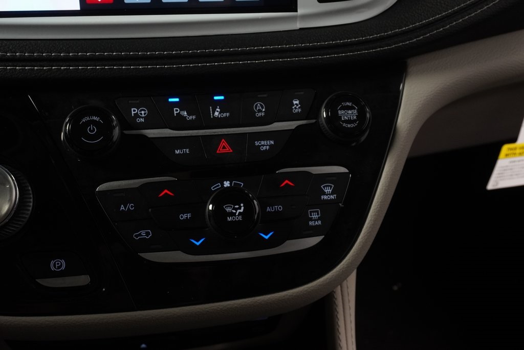 Vehicle image 26 of 40