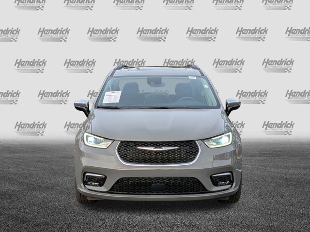 2023 Chrysler Pacifica Limited Image 2 of 23