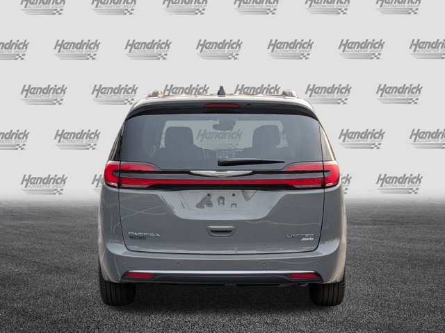 2023 Chrysler Pacifica Limited Image 7 of 23