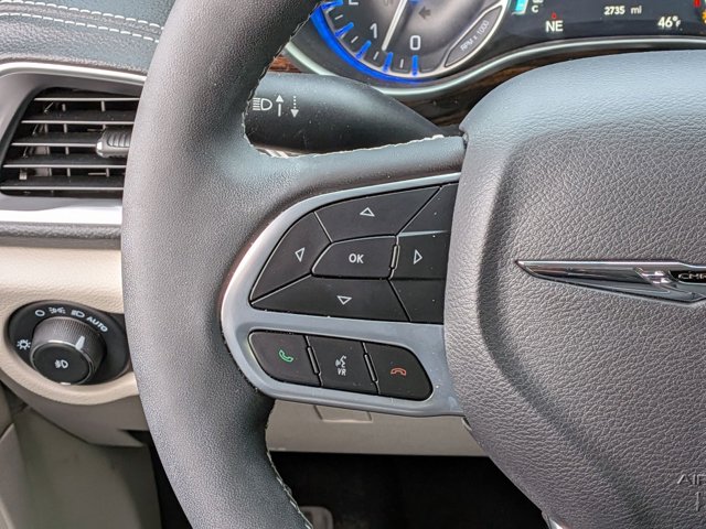 2023 Chrysler Pacifica Limited Image 12 of 23