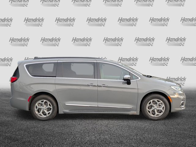 2023 Chrysler Pacifica Limited Image 5 of 23