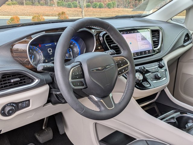 2023 Chrysler Pacifica Limited Image 11 of 23