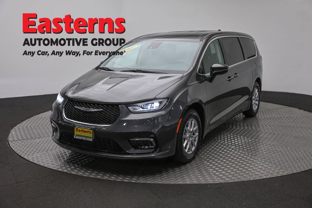 2023 Chrysler Pacifica Touring-L Image 1 of 66