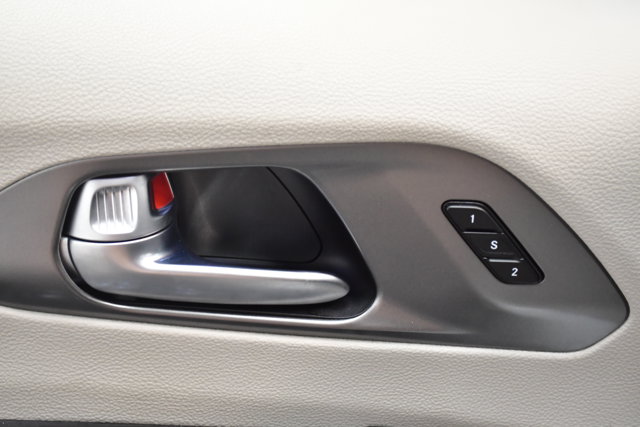 2023 Chrysler Pacifica Touring-L Image 33 of 35