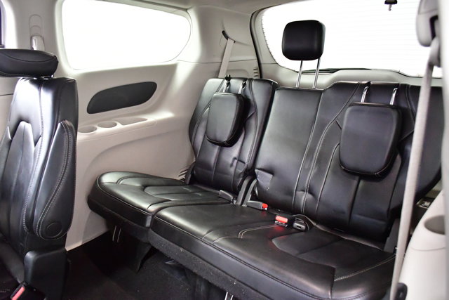 2023 Chrysler Pacifica Touring-L Image 14 of 35