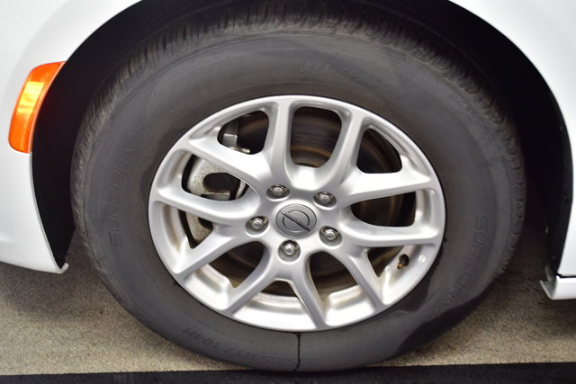 2023 Chrysler Pacifica Touring-L Image 11 of 35