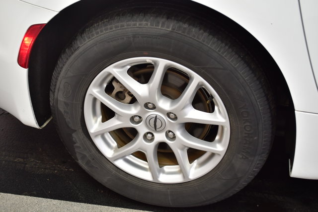 2023 Chrysler Pacifica Touring-L Image 8 of 35