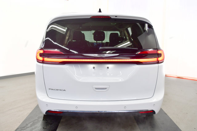 2023 Chrysler Pacifica Touring-L Image 6 of 35