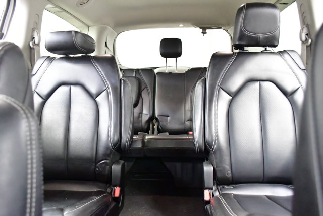 2023 Chrysler Pacifica Touring-L Image 16 of 35