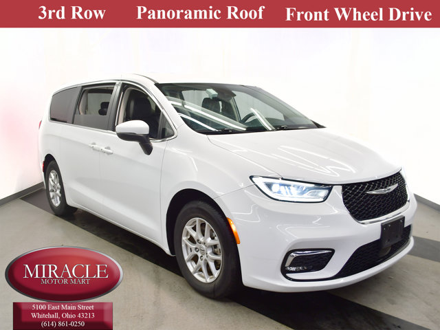 2023 Chrysler Pacifica Touring-L Image 4 of 35