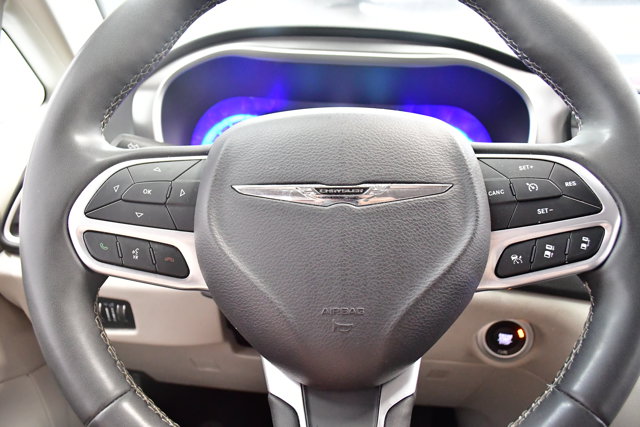 2023 Chrysler Pacifica Touring-L Image 18 of 35