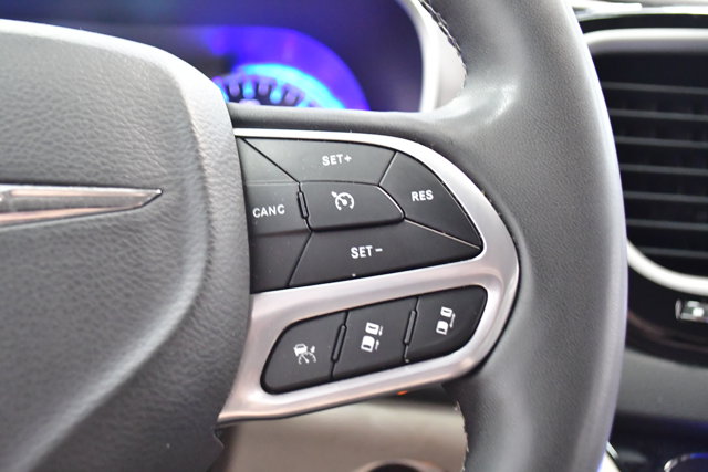 2023 Chrysler Pacifica Touring-L Image 25 of 35