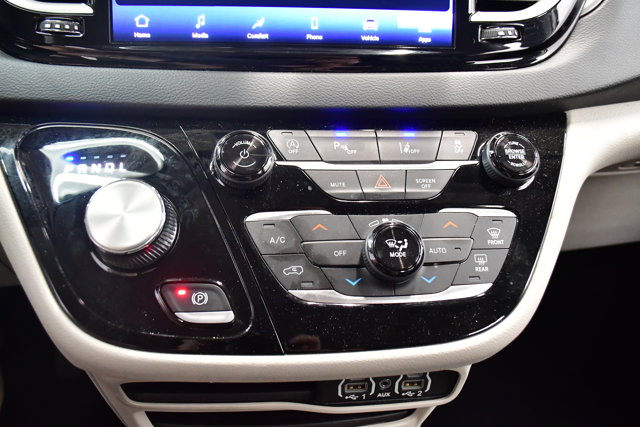 2023 Chrysler Pacifica Touring-L Image 24 of 35