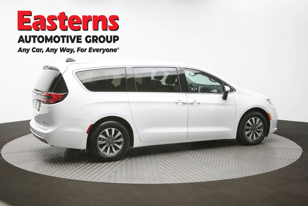 Vehicle image 20 of 63