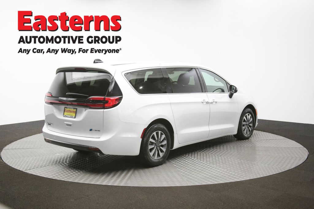Vehicle image 21 of 63