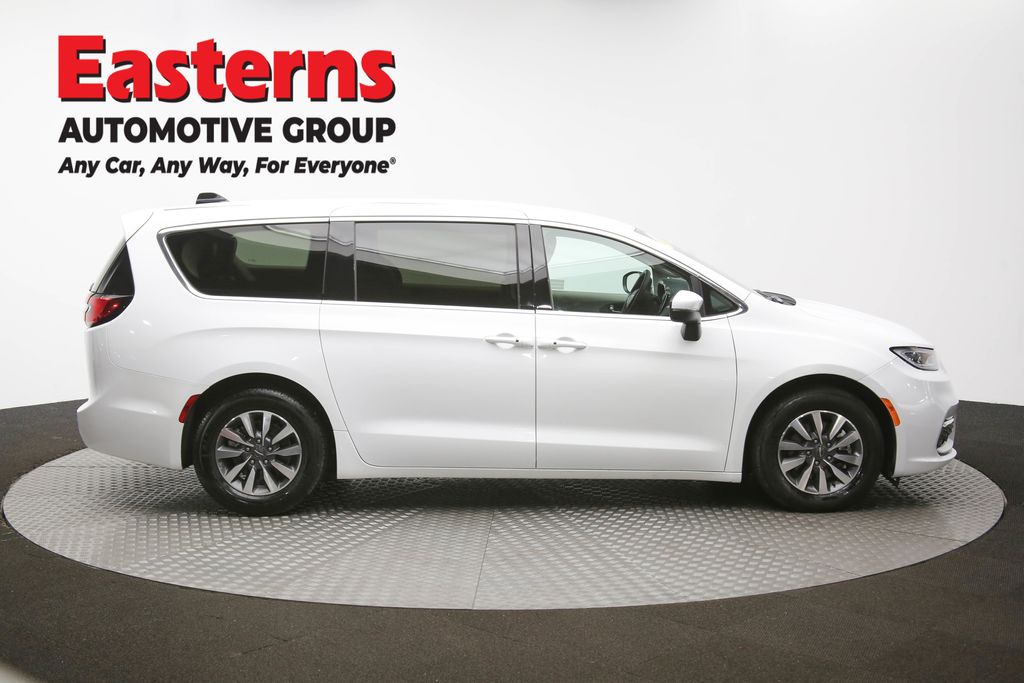 Vehicle image 17 of 63