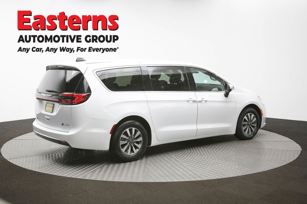 Vehicle image 25 of 63