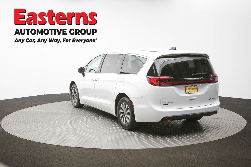 Vehicle image 33 of 63