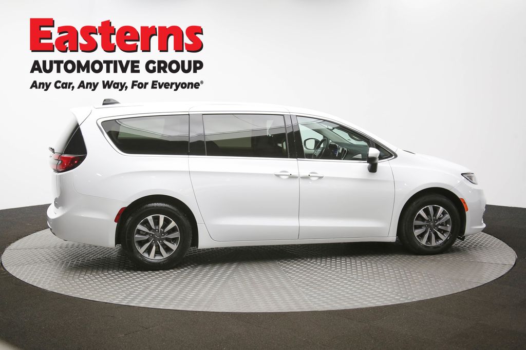 Vehicle image 19 of 63