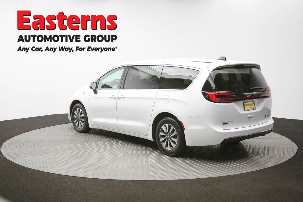 Vehicle image 29 of 63