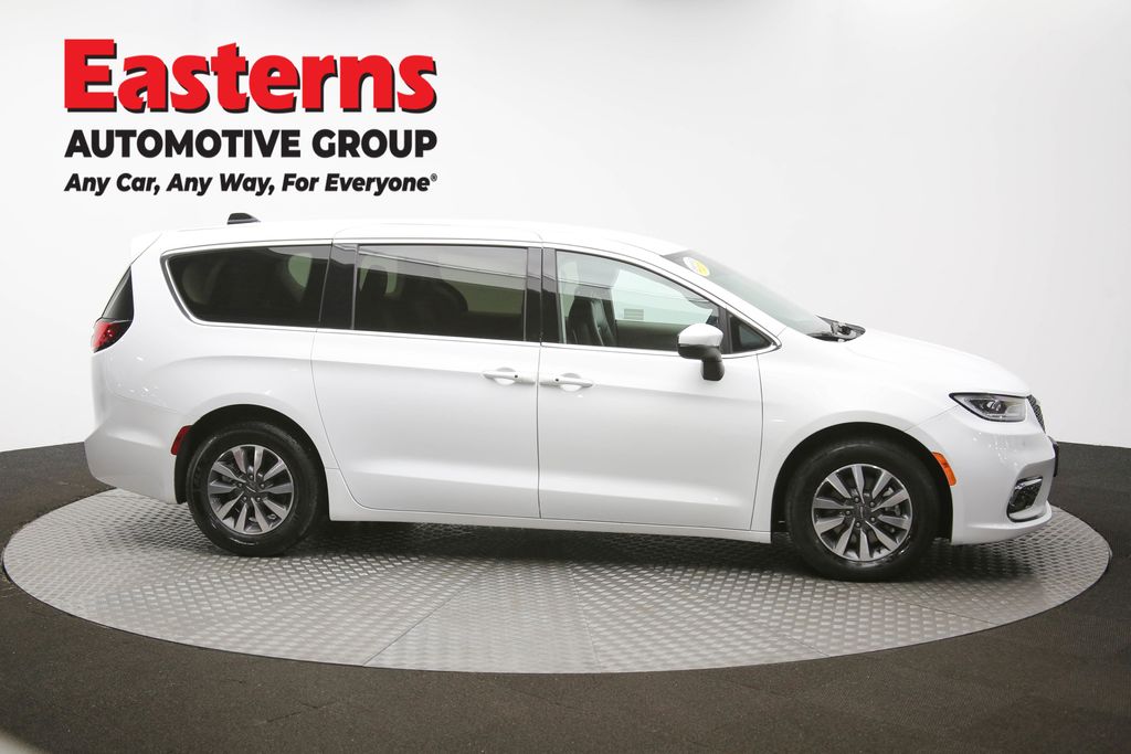 Vehicle image 18 of 63