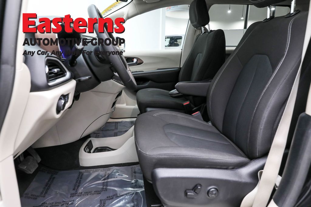 Vehicle image 43 of 63