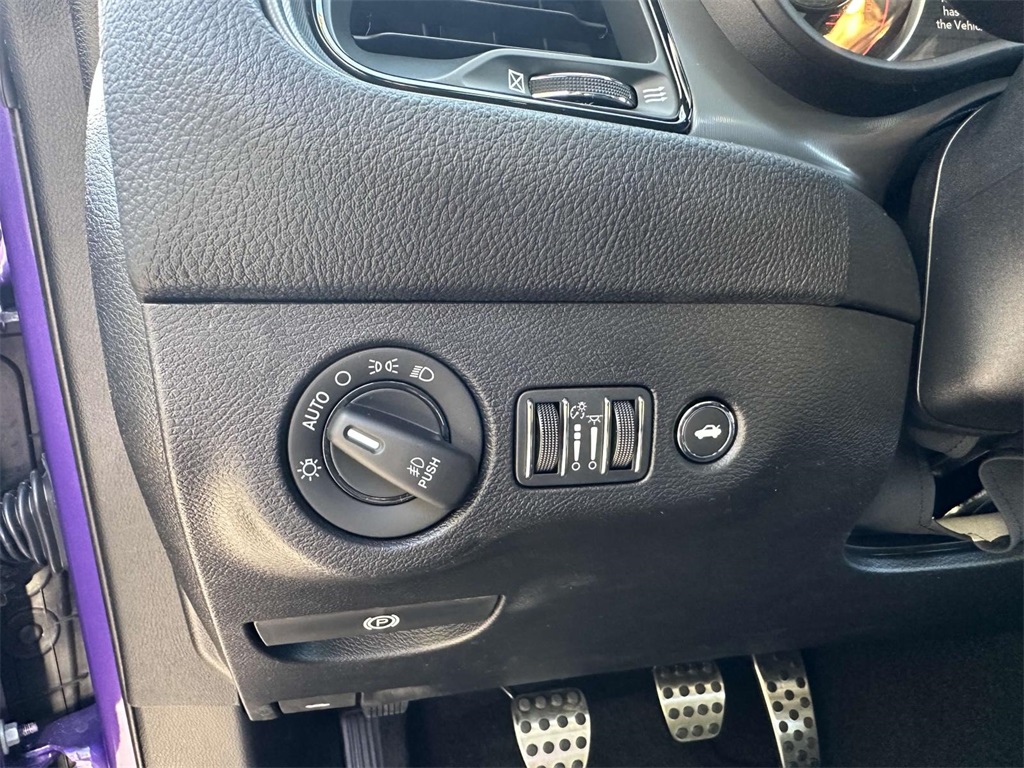 Vehicle image 27 of 28