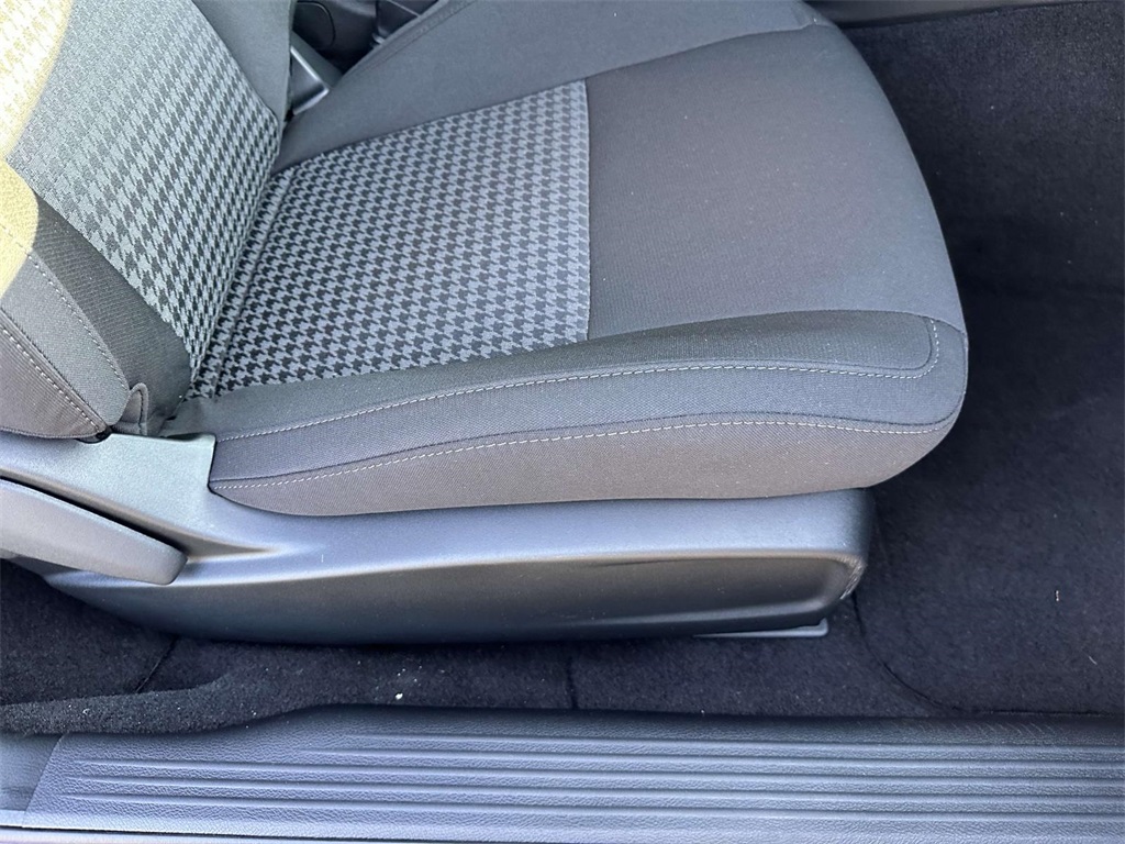 Vehicle image 22 of 28