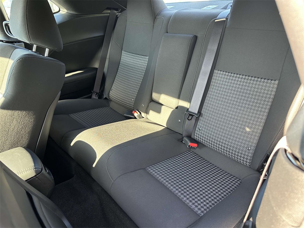 Vehicle image 9 of 28