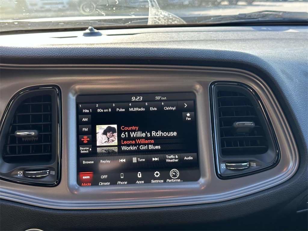 Vehicle image 14 of 28