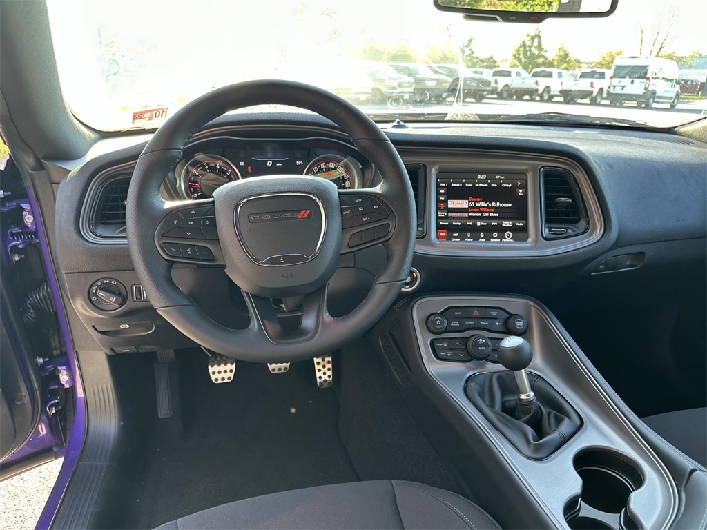 Vehicle image 11 of 28