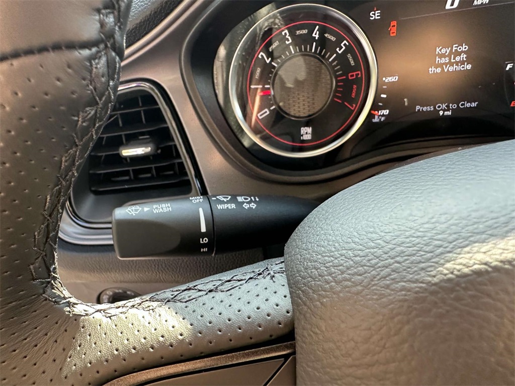 Vehicle image 16 of 28
