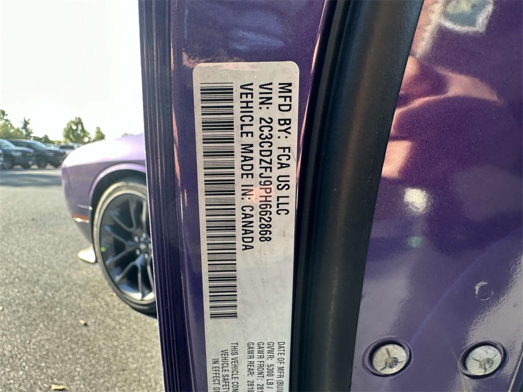 Vehicle image 21 of 28